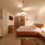 Elbsegler, 1 * 더넨